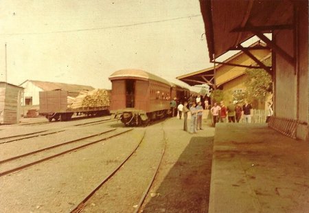 Pátio da estação de Marcilio Dias, provavelmente anos 1970-80 (Acervo Irene Chichowitz).