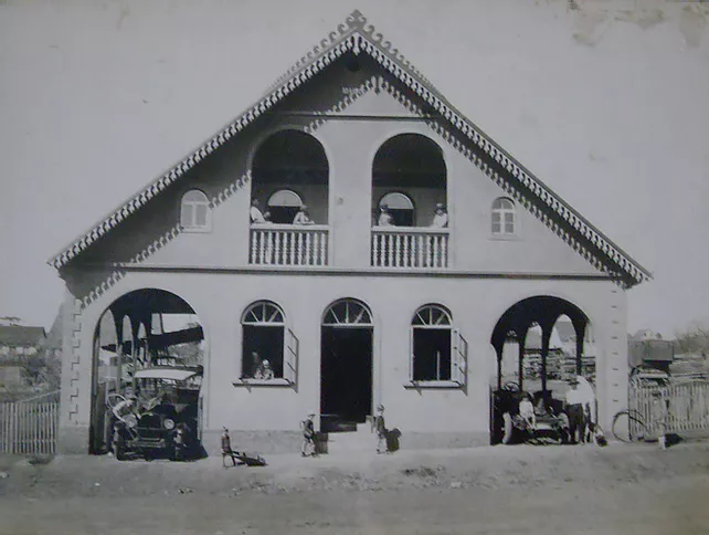 Fachada do prédio por volta de 1930